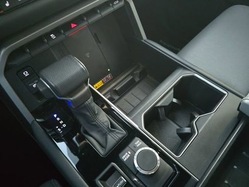 Used 2025 Toyota Tundra Limited image 24