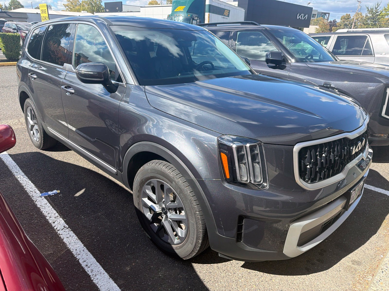 Used 2024 Kia Telluride LX AWD/4WD image 4