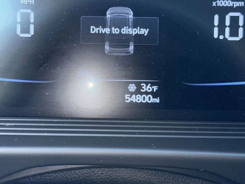 Used 2024 Hyundai Venue SEL FWD image 17