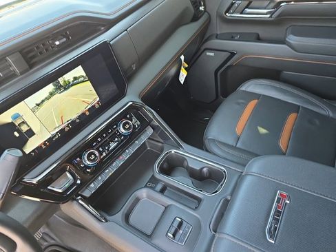 Used 2024 GMC Sierra 2500 AT4 image 26