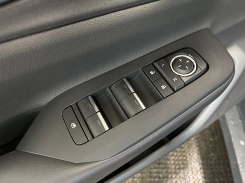 New 2026 Toyota Prius Plug-In Hybrid FWD image 4