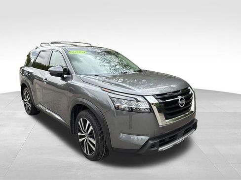 Used 2024 Nissan Pathfinder Platinum w/ Cargo Package AWD/4WD image 3