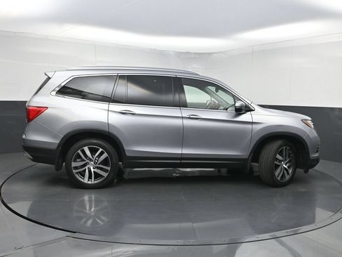 Used 2017 Honda Pilot Elite image 46