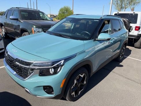 Certified 2025 Kia Seltos EX FWD image 2