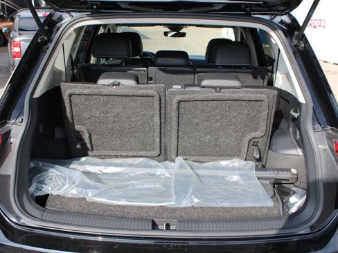 Used 2022 Volkswagen Tiguan SE FWD image 9