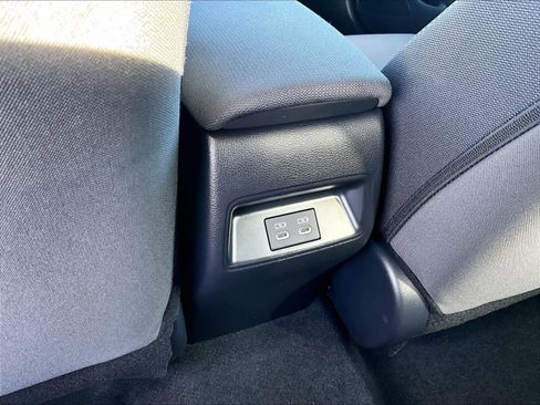 Used 2025 Toyota Corolla LE image 27