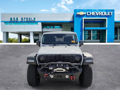 Used 2025 Jeep Wrangler Unlimited Sport AWD/4WD image 2