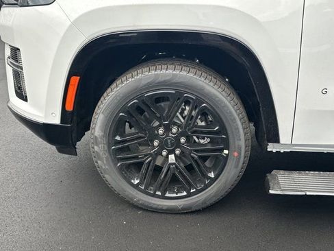 New 2026 Jeep Grand Wagoneer L Limited AWD/4WD image 12