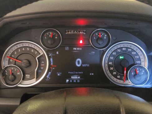 Used 2020 RAM 1500 Classic SLT w/ Luxury Group image 23