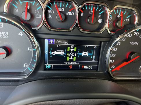 Used 2018 Chevrolet Suburban Premier AWD/4WD image 22