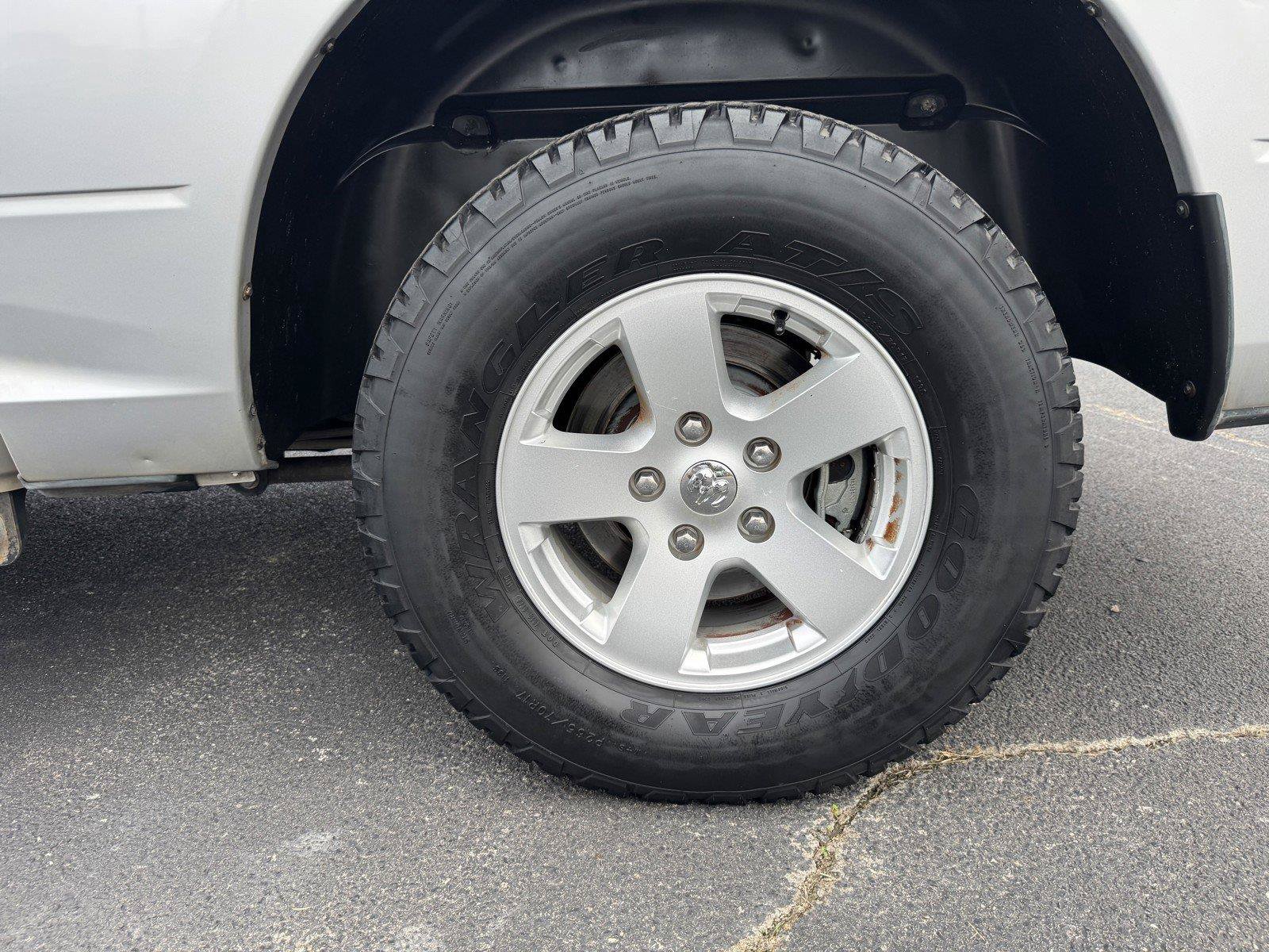 Used 2011 RAM 1500 Classic SLT w/ Luxury Group RWD image 39