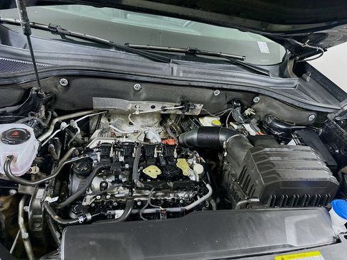 Used 2025 Volkswagen Atlas SE image 35