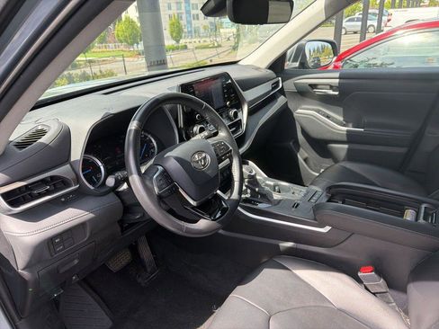 Used 2020 Toyota Highlander XLE AWD/4WD image 14