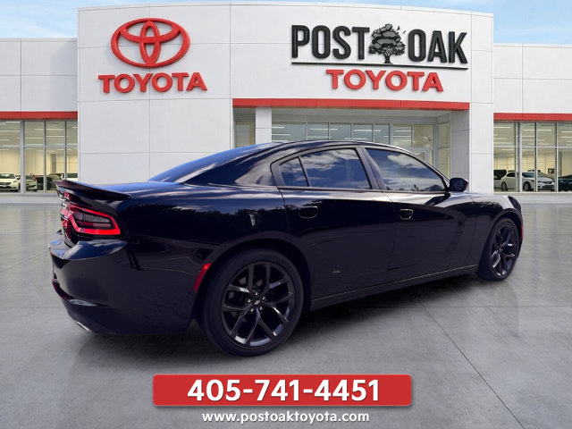 Used 2019 Dodge Charger SXT w/ Blacktop Package RWD image 7