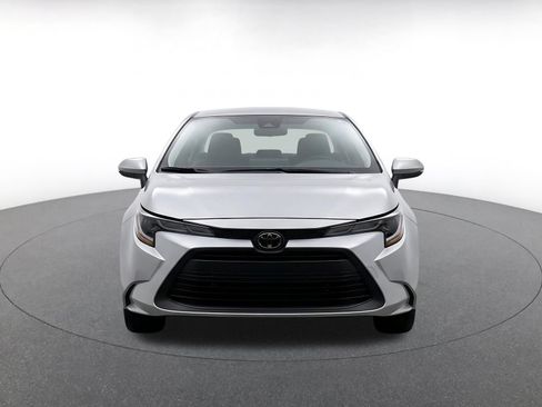 Used 2025 Toyota Corolla LE FWD image 2