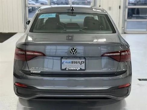 Used 2022 Volkswagen Jetta SE image 4