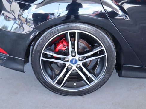 Used 2018 Ford Focus ST image 5