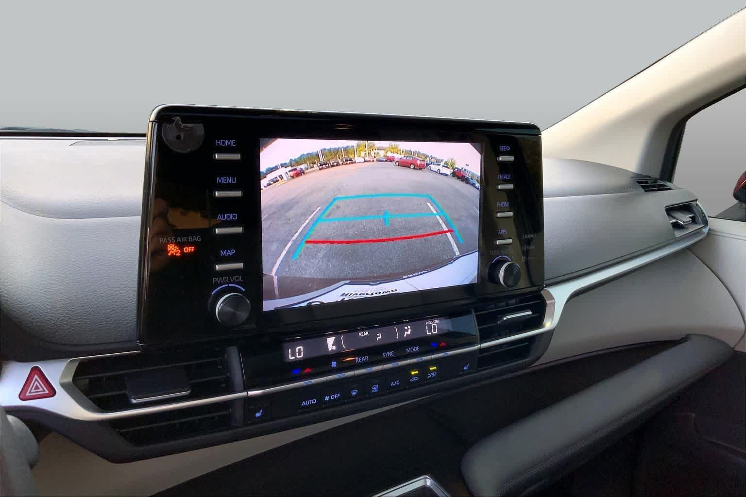 Used 2024 Toyota Sienna XLE FWD image 26