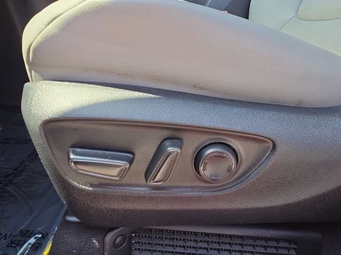 Used 2025 Toyota Sienna XLE w/ XLE Plus Package FWD image 11