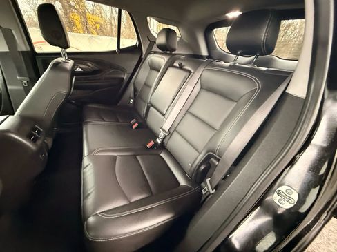 Used 2024 GMC Terrain SLT image 19