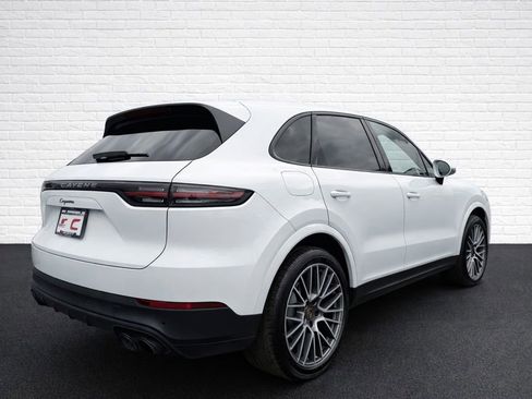 Used 2023 Porsche Cayenne Platinum Edition image 4