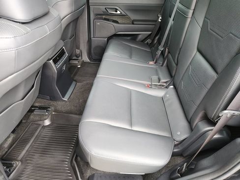 Used 2024 Lexus GX 550 w/ Accessory Package (Z1) AWD/4WD image 30