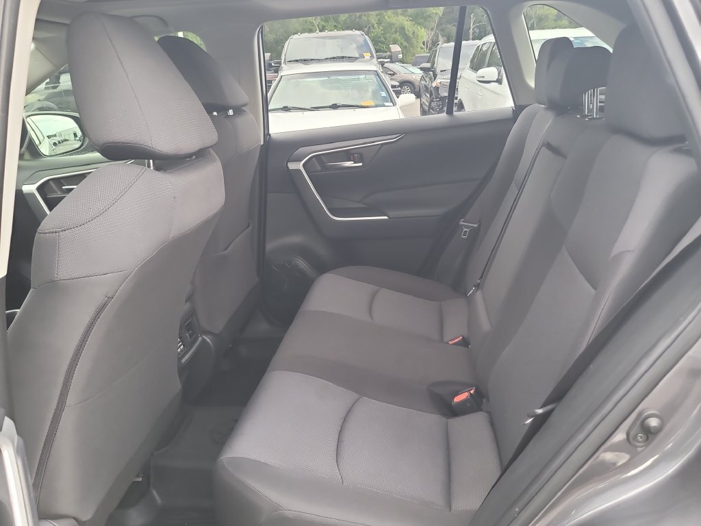Used 2019 Toyota RAV4 XLE FWD image 11