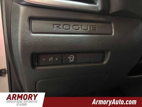 Used 2024 Nissan Rogue S image 10