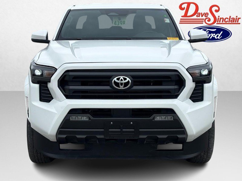 Used 2025 Toyota Tacoma SR5 AWD/4WD image 2