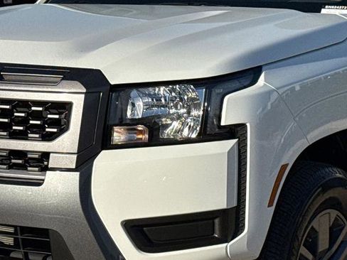 Certified 2025 Nissan Frontier SV image 4