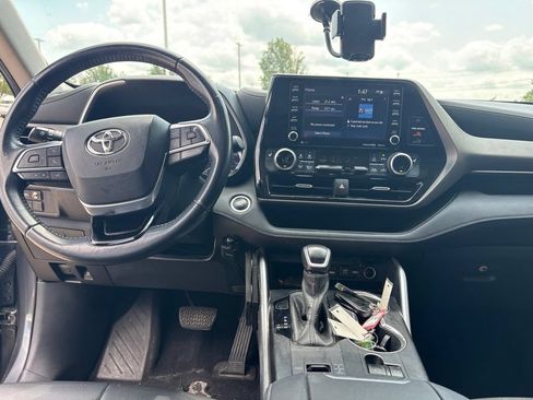 Used 2020 Toyota Highlander XLE FWD image 23
