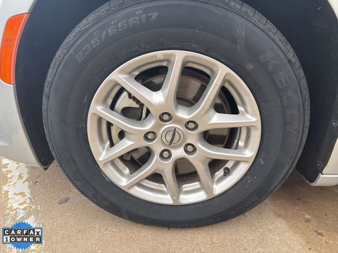 Used 2024 Chrysler Pacifica Touring-L image 9