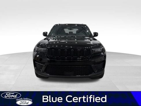 Used 2023 Jeep Grand Cherokee Altitude RWD image 4