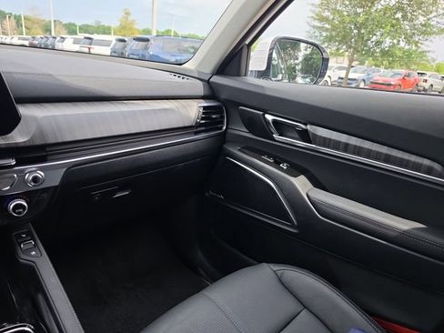 Certified 2025 Kia Telluride SX w/ SX Captain's Chair Package FWD image 10