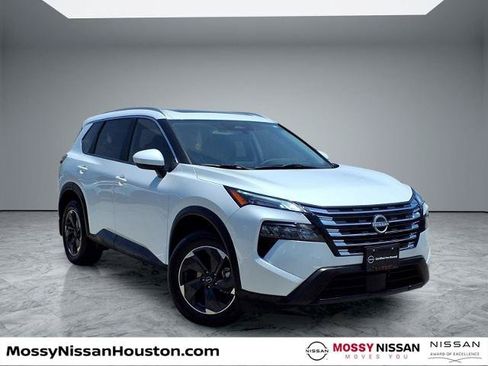 Certified 2025 Nissan Rogue SV w/ SV Premium Package FWD image 1
