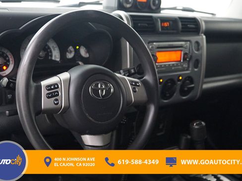 Used 2014 Toyota FJ Cruiser 4WD w/ Convenience Package image 16