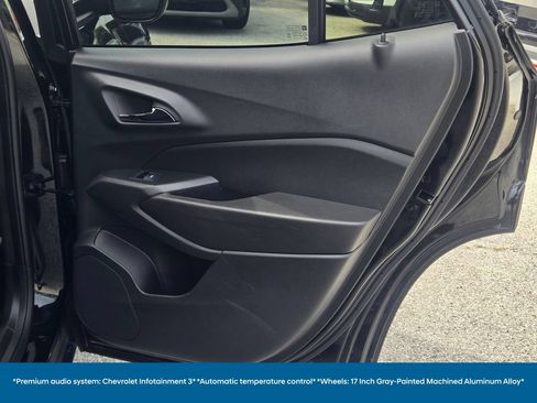 Used 2025 Chevrolet Trax LT FWD image 11