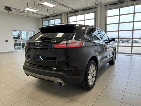 Used 2024 Ford Edge Titanium AWD/4WD image 5