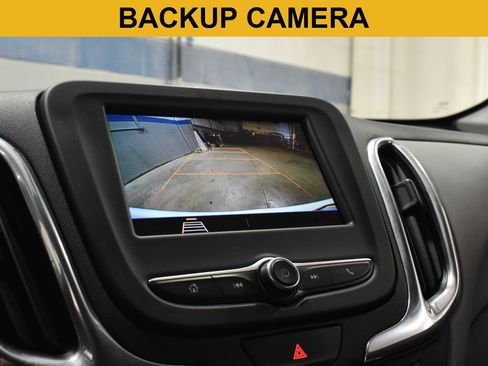 Used 2020 Chevrolet Equinox LS w/ LS Convenience Package FWD image 3