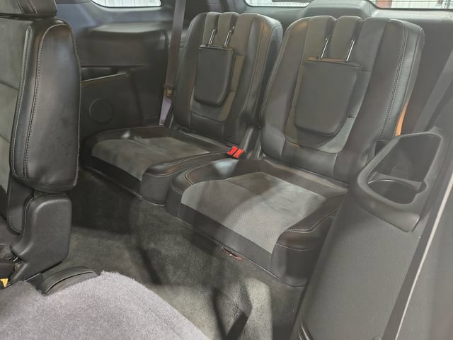 Used 2015 Ford Explorer XLT w/ Equipment Group 202B AWD/4WD image 18