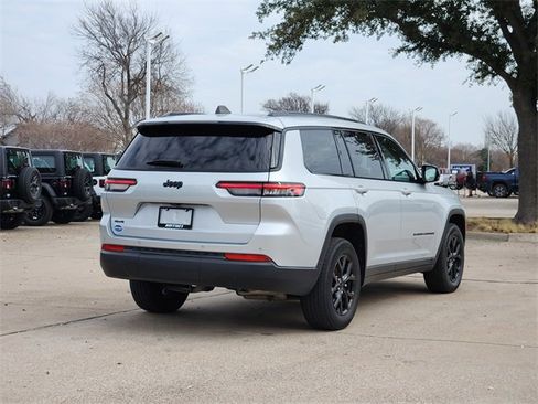 Used 2024 Jeep Grand Cherokee L Laredo image 7