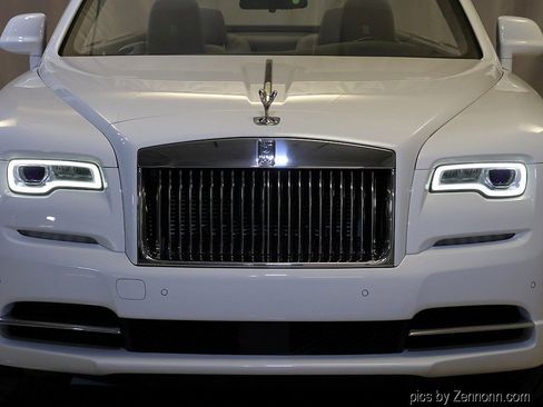 Used 2020 Rolls-Royce Dawn image 6