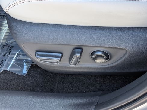 Used 2025 Toyota RAV4 Limited FWD image 22
