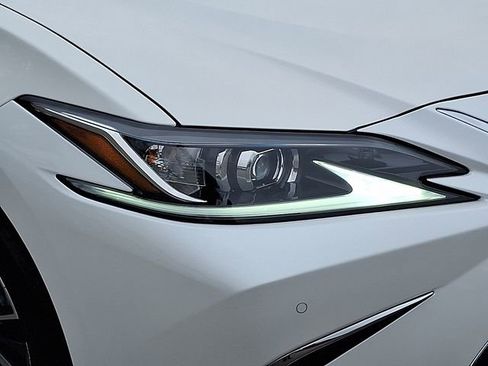 Used 2024 Lexus ES 350 w/ Premium Package image 11