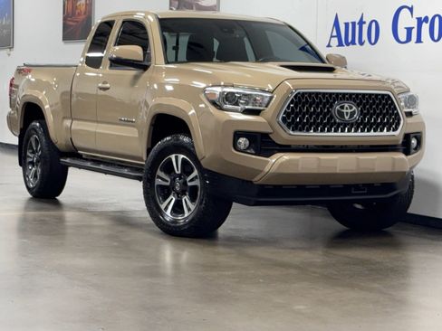 Used 2019 Toyota Tacoma TRD Sport image 1