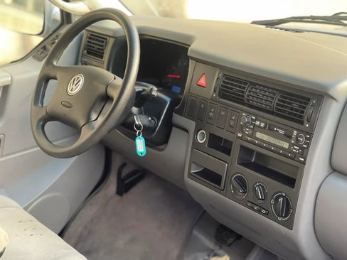 Used 2002 Volkswagen Eurovan MV image 9