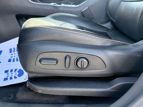 Used 2024 GMC Terrain AT4 image 27