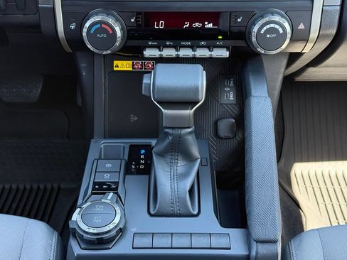 Certified 2025 Toyota Tacoma SR5 AWD/4WD image 26