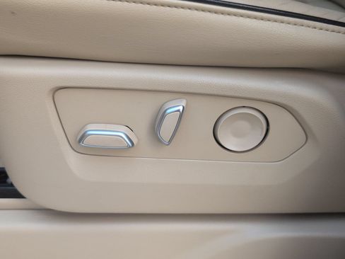 Used 2023 Cadillac Escalade Premium Luxury AWD/4WD image 5