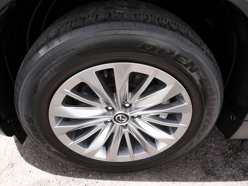 Used 2024 MAZDA CX-90 Plug-In Hybrid w/ Preferred AWD/4WD image 9
